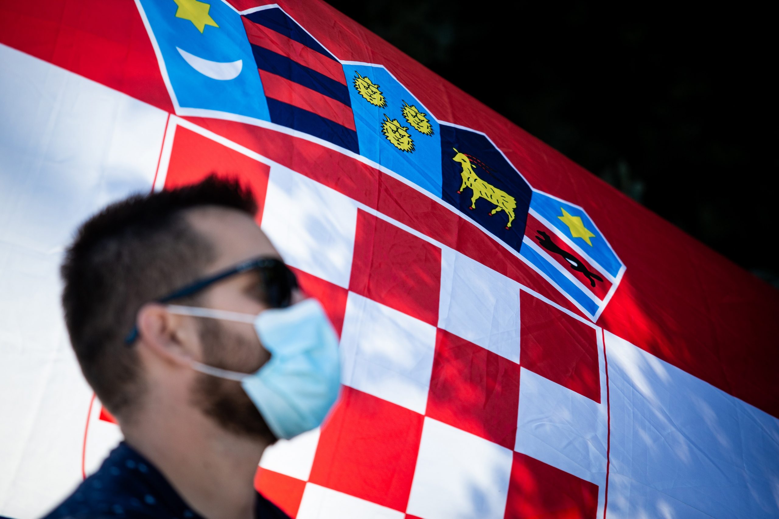 07.09.2020., Split - Ilustracija gradana s maskom ispred hrvatske zastave.
Photo:j Milan Sabic/PIXSELL