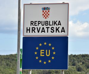 10.05.2017., Hvar - Oznaka drzavne granice - Republika Hrvatska i Europska unija
Photo: Hrvoje Jelavic/PIXSELL