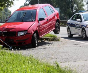 13.08.2020., Zagreb - Jarunska ulica, automobil se zaletio u stup.
Photo: Marin Tironi/PIXSELL