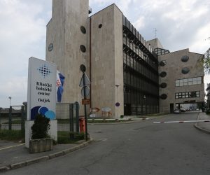 23.08.2014., Osijek -  KBC Osijek, ulaz u Klinicki bolnicki centar.
Photo: Marko Mrkonjic/PIXSELL