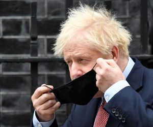 Britain’s Prime Minister Boris Johnson leaves Downing Street Britain?s Prime Minister Boris Johnson puts on a face mask as he leaves Downing Street to deliver his Conservative Party Conference virtual keynote speech, in London, Britain, October 6, 2020. REUTERS/Toby Melville TOBY MELVILLE