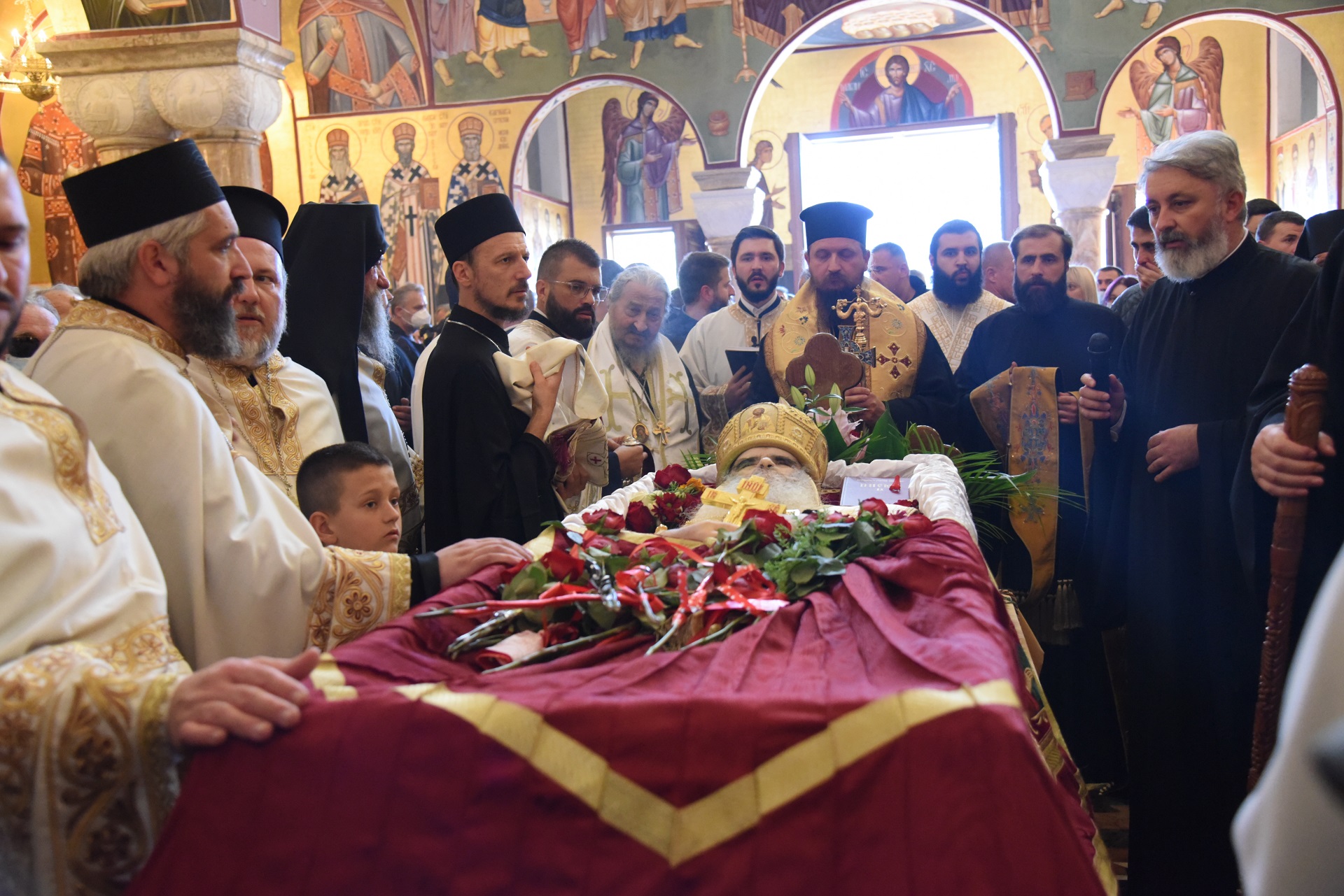 epa08789318 Orthodox priests hold a service by the coffin of Serbian Orthodox Church Metropolitan bishop of Montenegro, Metropolitan Amfilohije (Radovic) in Podgorica, Montenegro, 31 October 2020. Metropolitanate of Montenegro and the Littoral reported that Metropolitan Amfilohije died on 30 October 2020 in Podgorica, Montenegro at the age of 82. He had served in the top post in the Serbian Orthodox church for 30 years, a period in which former communist Yugoslavia shattered into separate states, including the Montenegro's breakaway from Serbia in 2006.  EPA/BORIS PEJOVIC