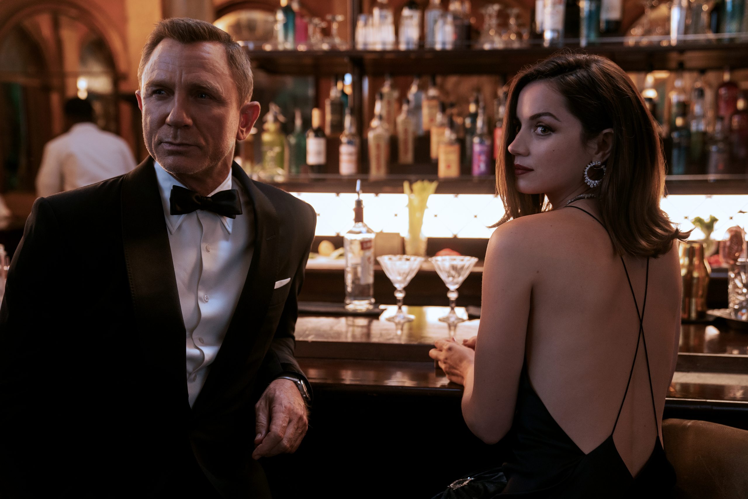 B25_39456_RC2
James Bond (Daniel Craig) and Paloma (Ana de Armas) in
NO TIME TO DIE, 
an EON Productions and Metro-Goldwyn-Mayer Studios film
Credit: Nicola Dove
© 2020 DANJAQ, LLC AND MGM.  ALL RIGHTS RESERVED.