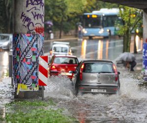 24.10.2020., Rijeka - Jaka kisa koja pada cijeli dan stvara vodene  bujice na kolniku. Photo:Nel Pavletic/PIXSELL