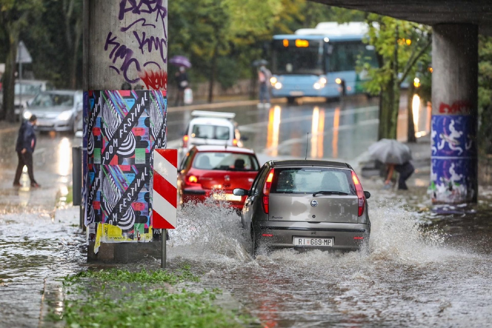 24.10.2020., Rijeka - Jaka kisa koja pada cijeli dan stvara vodene  bujice na kolniku. Photo:Nel Pavletic/PIXSELL