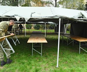 Šest polja šatora Hrvatske vojske kod Akademije likovnih umjetnosti u Zagrebu služit će za potrebe organiziranja prehrane studenata | Foto: MORH / J. Kopi