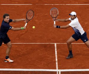 epa08734667 Mate Pavic of Croatia (R) and Bruno Soares of Brazil in action against Kevin Krawietz and Andreas Mies of Germany during the men’s doubles final match during the French Open tennis tournament at Roland Garros in Paris, France, 10 October 2020.  EPA/YOAN VALAT
