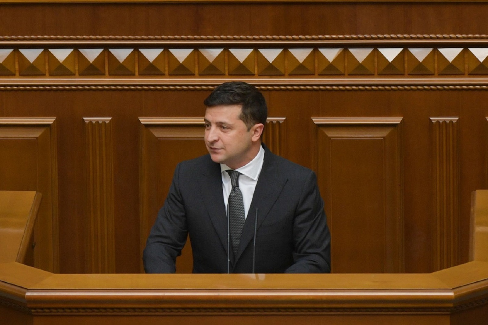 epa08758739 A handout picture provided by the Presidential press office shows Ukrainian President Volodymyr Zelensky speaking in the Ukrainian parliament during his annual State of the Nation Address in Kiev, Ukraine, 20 October 2020. Ukrainian President Volodymyr Zelensky said the domestic economy has suffered from the COVID-19 crisis less than those in many European countries as local media reports.  EPA/Presidential Press Office / HANDOUT  HANDOUT EDITORIAL USE ONLY/NO SALES