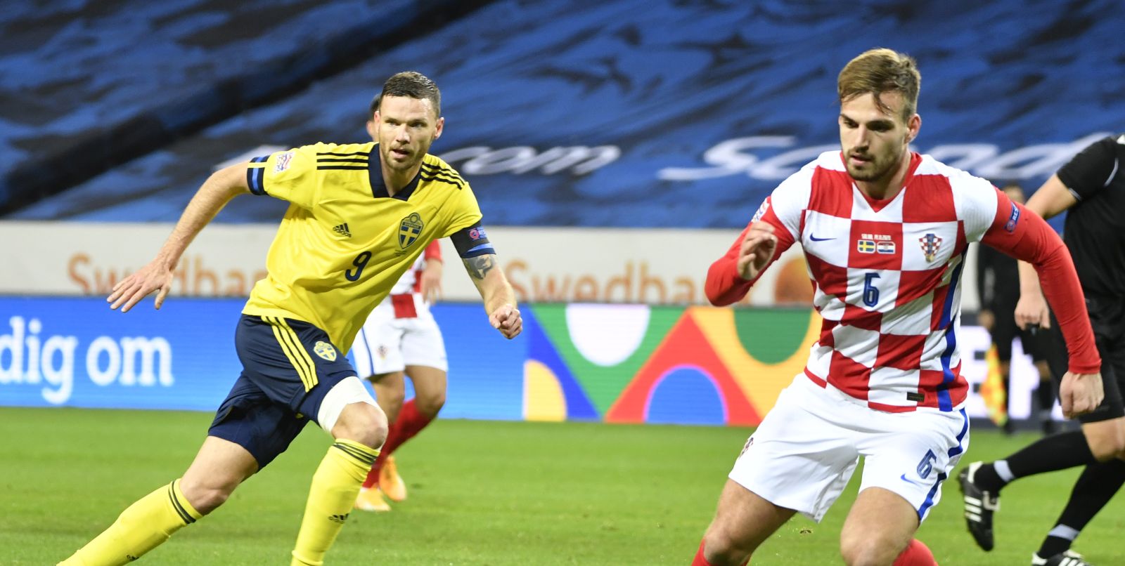 epa08820713 Swedens Marcus Berg (L) chasing Croatia's Marin Pongracic (R) during UEFA Nations League group A3 match between Sweden and Croatia at Friends Arena in Stockholm, Sweden, 14 November 2020.  EPA/Henrik Montgomery SWEDEN OUT