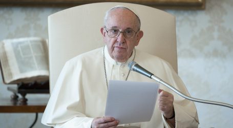 Papa smatra da “hitno” treba prijeći na drugačiji gospodarski model