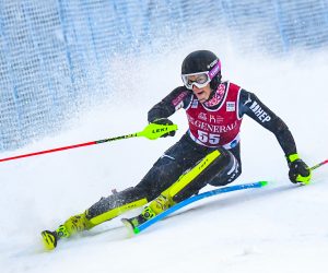 epa08835383 Leona Popovic of Croatia clears a gate during the first run of the Women's Slalom race at the FIS Alpine Skiing World Cup in Levi, Finland, 22 November 2020.  EPA/KIMMO BRANDT