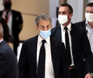 epa08837253 Former French president Nicolas Sarkozy arrives at court for his trial on corruption charges in the so-called 'wiretapping affair' in Paris, France, 23 November 2020. In 2013, Nicolas Sarkozy was using a false name, Paul Bismuth, to make phone calls to call his lawyer, Thierry Herzog, about the decision that the Court of Cassation was about to take regarding the seizure of presidential diaries in a separate case. The trial is due to run from 23 November to 10 December.
 *** Local Caption *** 55512057  EPA/JULIEN DE ROSA *** Local Caption *** 55512057