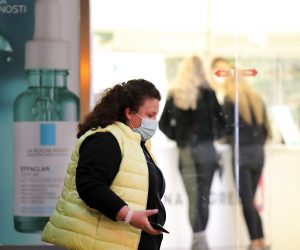 04.11.2020., Zagreb - Kako raste broj zarazenih koronavirusom tako sve veci broj gradjana nosi maske i na otvorenom a raste i broj grafita o maskama koje su nam postale svakodnevnica.
Photo: Emica Elvedji/PIXSELL