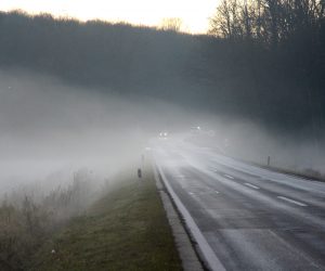 Magla je tijekom jeseni i zime učestala pojava i opasnost za vozače 05.12.2018., Virovitica - Magla je u jesenskom i zimskom razdoblju ucestala pojava, a posebno je opasna za vozace u prometu. Photo: Damir Spehar/PIXSELL