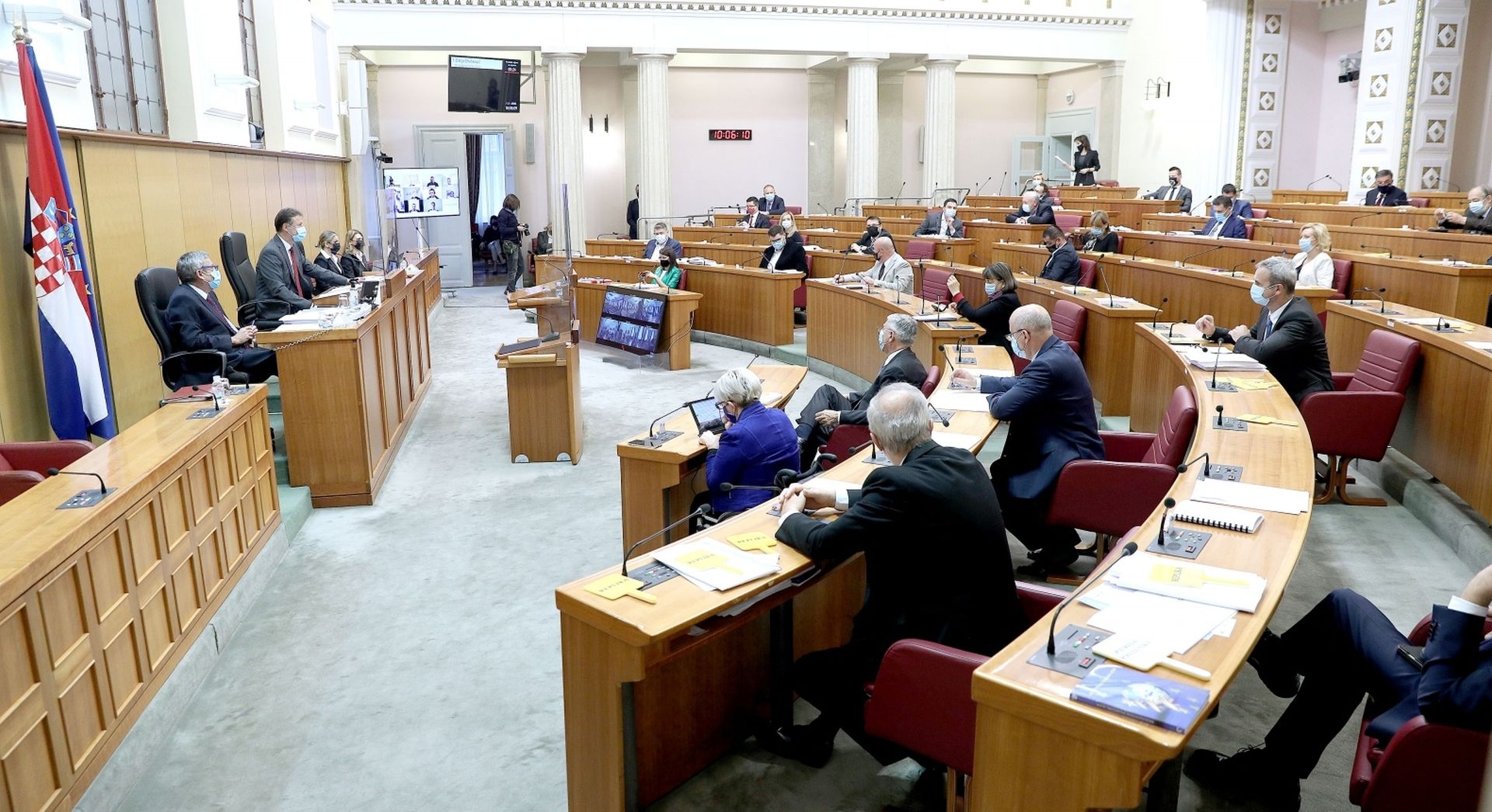11.11.2020., Zagreb - Sabor je 4. sjednicu nastavio glasovanjem o raspravljenim tockama dnevnog reda. Ni drugi pokusaj glasovanja, ovaj put, rucnog, nije uspio i sazvana je stanka od sat vremena. Photo: Patrik Macek/PIXSELL