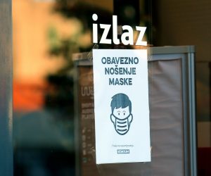 13.07.2020., Sibenik - Od danas je obavezno nosenje zastitnih maski u trgovinama zbog velikog broja novozarazenih koronavirusom. 
Photo: Dusko Jaramaz/PIXSELL