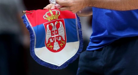 Incident u Podgorici: Srpska trobojnica na ogradi hrvatskog veleposlanstva