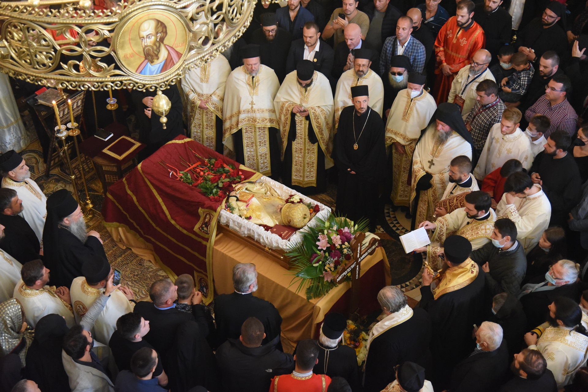 epa08789315 Orthodox priests hold a service by the coffin of Serbian Orthodox Church Metropolitan bishop of Montenegro, Metropolitan Amfilohije (Radovic) in Podgorica, Montenegro, 31 October 2020. Metropolitanate of Montenegro and the Littoral reported that Metropolitan Amfilohije died on 30 October 2020 in Podgorica, Montenegro at the age of 82. He had served in the top post in the Serbian Orthodox church for 30 years, a period in which former communist Yugoslavia shattered into separate states, including the Montenegro's breakaway from Serbia in 2006.  EPA/BORIS PEJOVIC