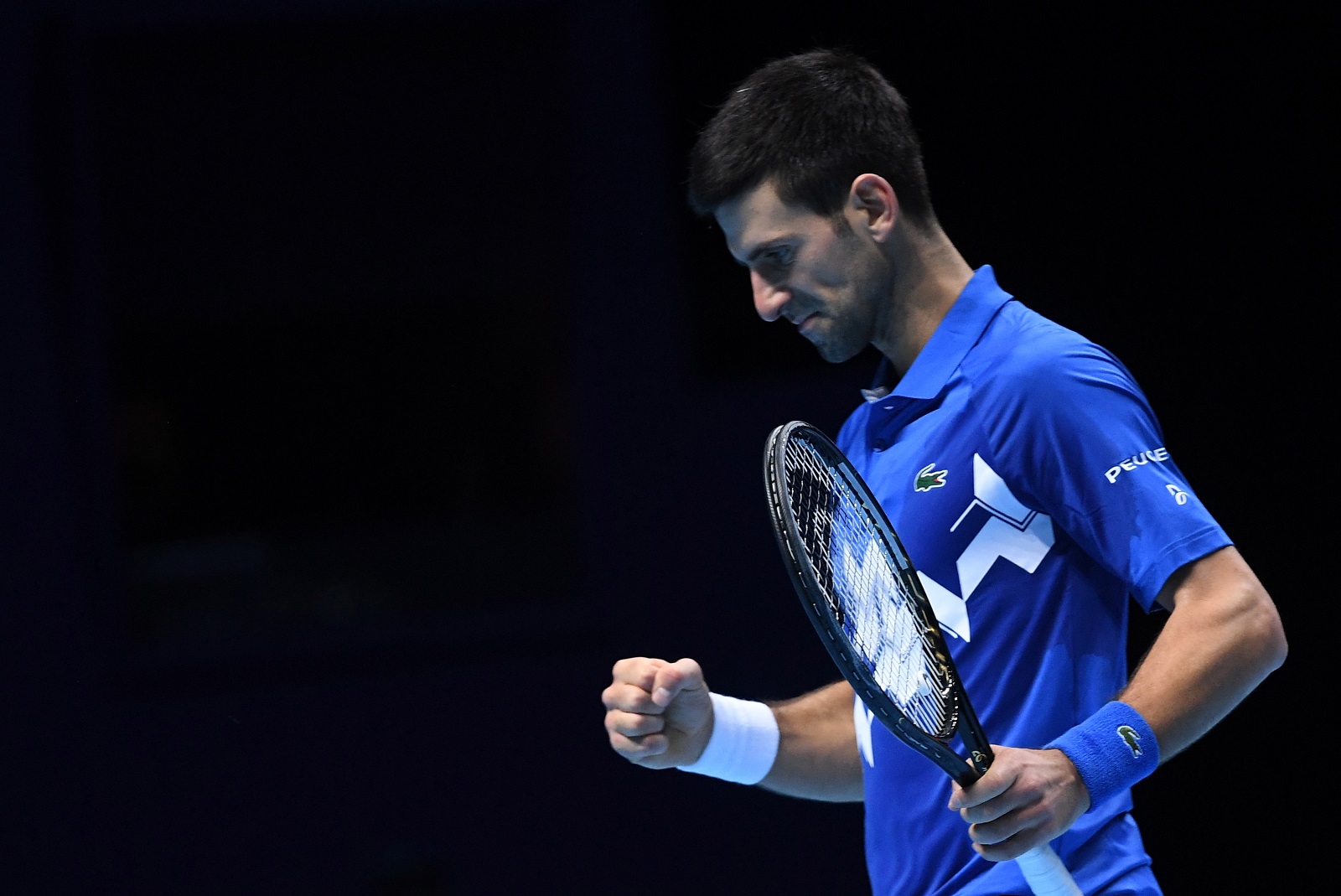 epa08831432 Novak Djokovic of Serbia in action against Alexander Zverev of Germany during their group stage match at the ATP Finals tennis tournament in London, Britain, 20 November 2020.  EPA/ANDY RAIN