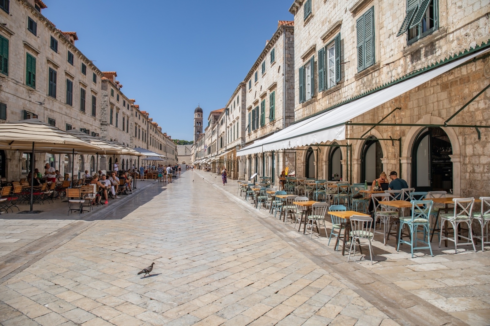 31.08.2020., Stara gradska jezgra, Dubrovnik - Gotovo prazni kafici i malobrojni turisti u staroj gradskoj jezgri.
Photo: Grgo Jelavic/PIXSELL