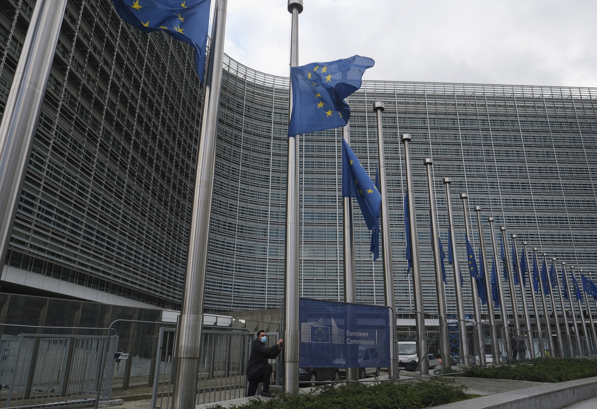 epa08795173 European Union flags fly at half-mast in front of European Commission headquarters following Vienna terrorist attack, Brussels, Belgium, 03 November 2020. According to recent reports, at least two persons are reported to have died and many are seriously injured in what officials treat as a terror attack which took place in the evening of 02 November.  EPA/OLIVIER HOSLET