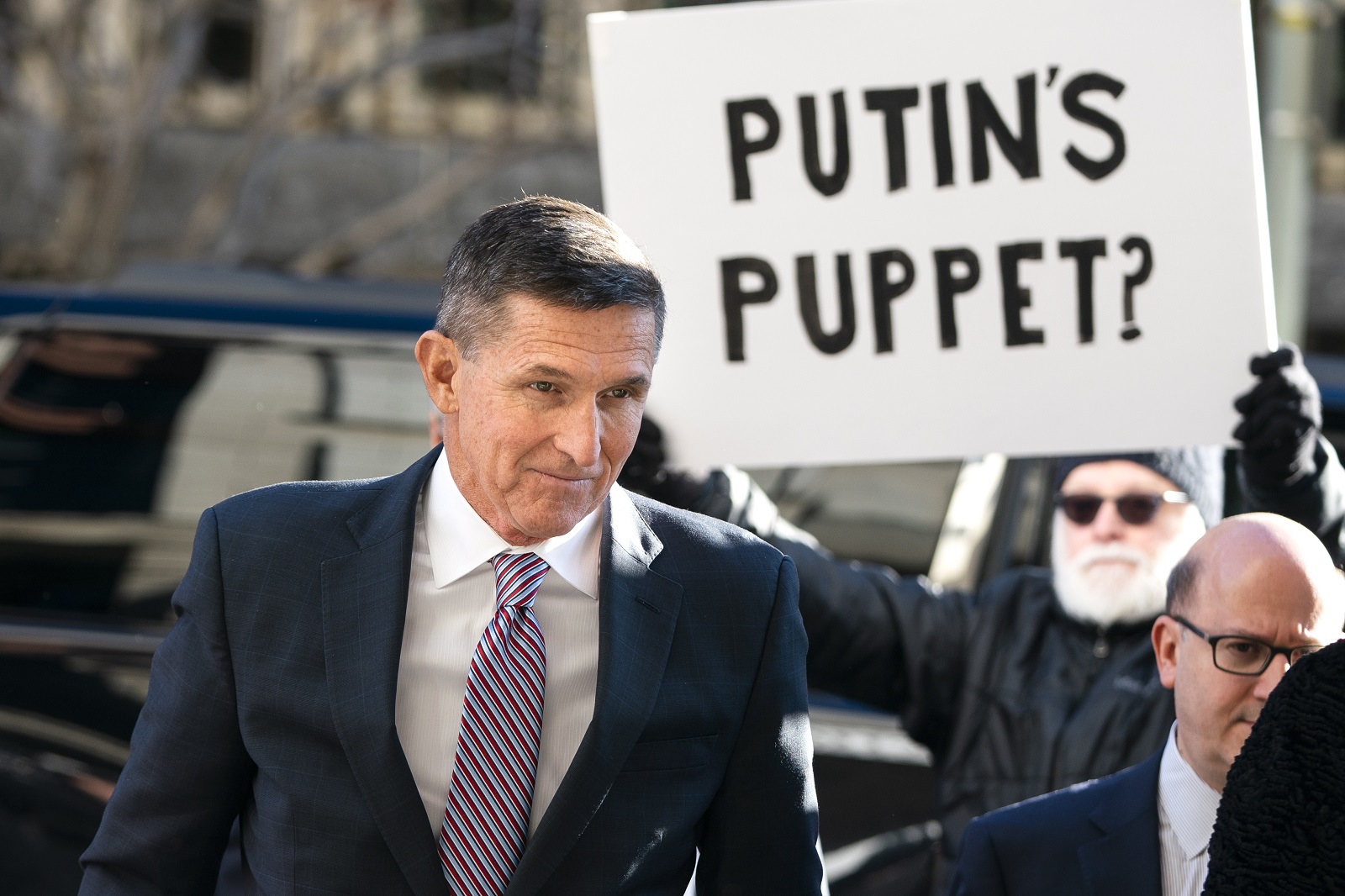 epa08842388 (FILE) - Former National Security Advisor Michael Flynn arrives for his sentencing hearing for lying to the FBI at the US Federal Court in Washington, DC, USA, 18 December 2018 (Reissued 25 November 2020). US President Donald J. Trump tweeted on 25 November that he has given a full pardon to his former national security adviser, Lieutenant General Michael Flynn.  EPA/JIM LO SCALZO *** Local Caption *** 54850028