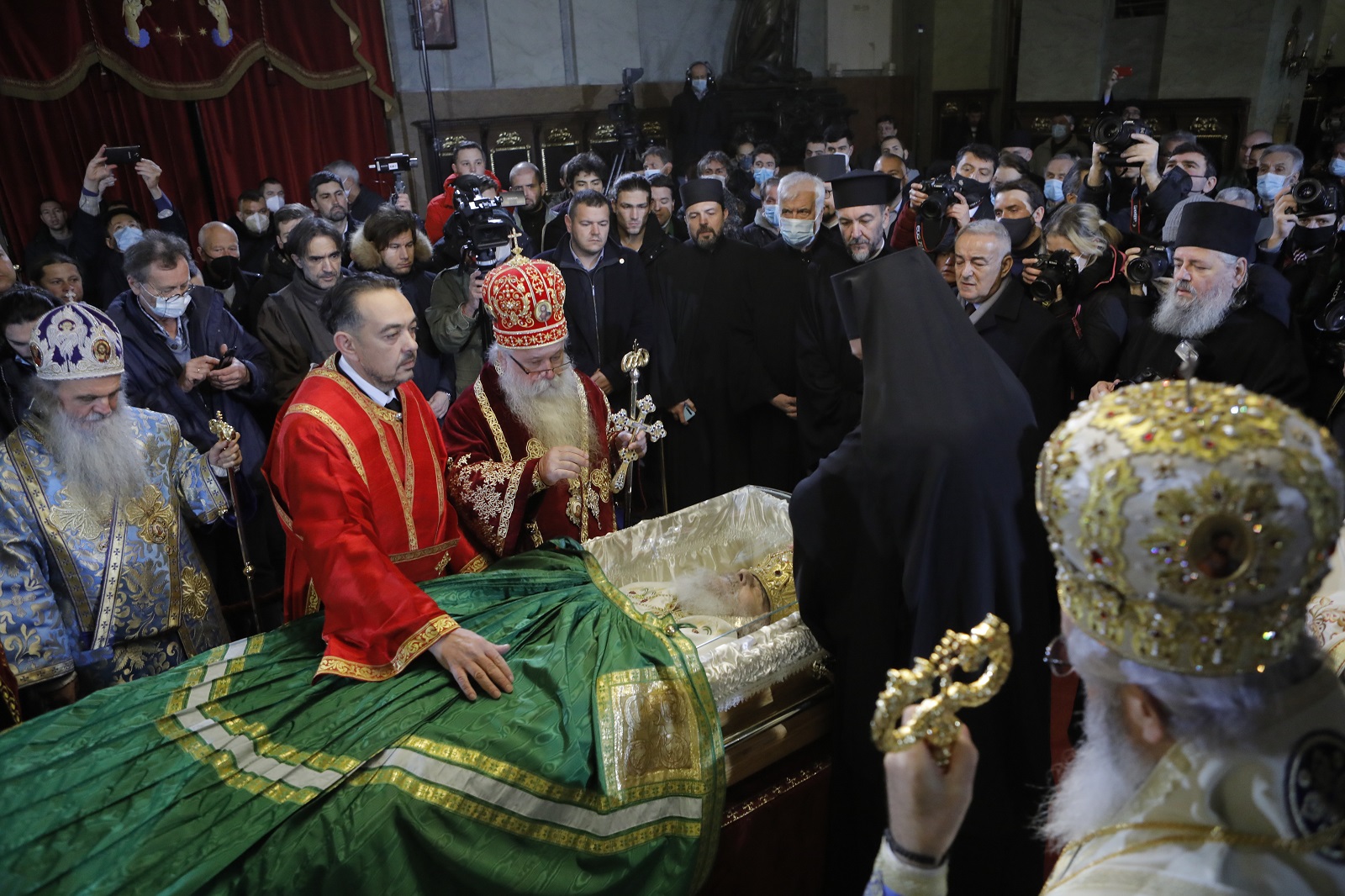 epa08832404 Priests pay last respects to the late Serbian Patriarch Irinej in Belgrade, Serbia, 21 November 2020. According to media reports Patriarch Irinej died on 20 November 2020 in Belgrade, Serbia at the age of 90 after being admitted to a hospital for having symptoms of Covid-19 disease.  EPA/MARKO DJOKOVIC
