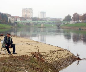 13.11.2020., Karlovac - Tmurno i oblacno prijepodne uz rijeku Kupu.
Photo: Kristina Stedul Fabac/PIXSELL