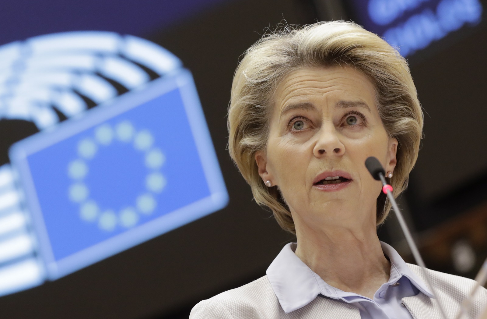 epa08840359 European Commission President Ursula Von Der Leyen speaks during a debate on the next EU council and last Brexit devlopement during a plenary session at the European Parliament in Brussels, Belgium, 25 November 2020.  EPA/OLIVIER HOSLET / POOL