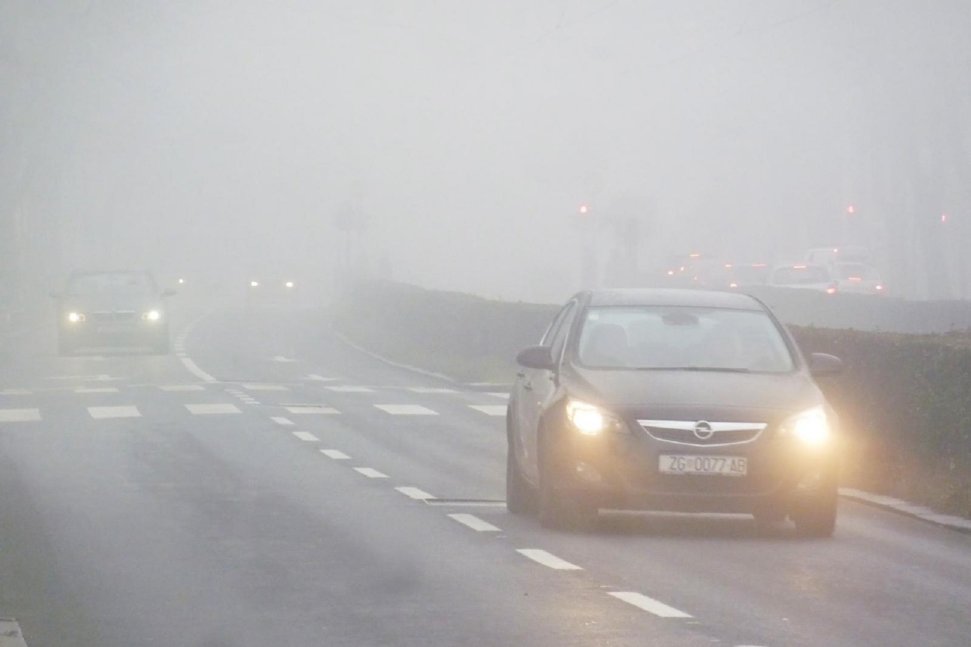 08.01.2014., Zagreb - Nakon nekoliko dana lijepog vremena, nad grad se jutros spustila gusta magla koja je vozacima smanjivala vidljivost u prometu.
Photo: Tomislav Miletic/PIXSELL