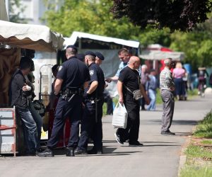 09.05.2014., Zagreb - Policijska racija na trznici u Dubravi.
Photo: Slavko Midzor/PIXSELL
