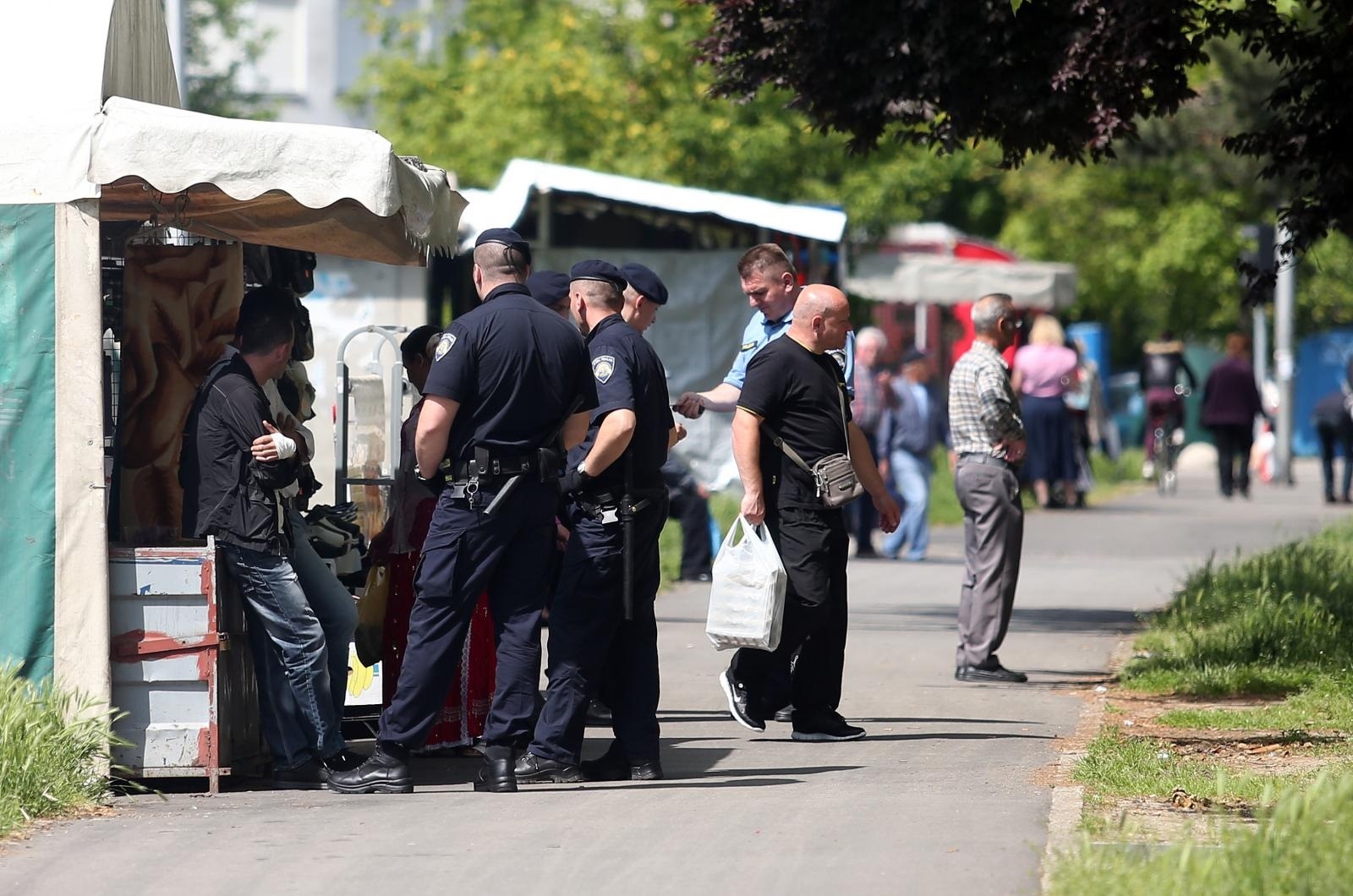 09.05.2014., Zagreb - Policijska racija na trznici u Dubravi.
Photo: Slavko Midzor/PIXSELL