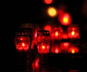 31.10.2020., Osijek - Vecer na osjeckom Donjogradskom groblju uoci dana Svih svetih. Photo: Dubravka Petric/PIXSELL