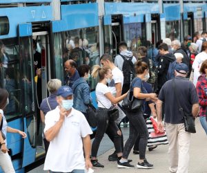 07.09.2020., Zagreb - S prvim danom nove skolske godine , iako je povecan broj linija,  povecale su se i guzve u tramvajima.
Photo: Patrik Macek/PIXSELL