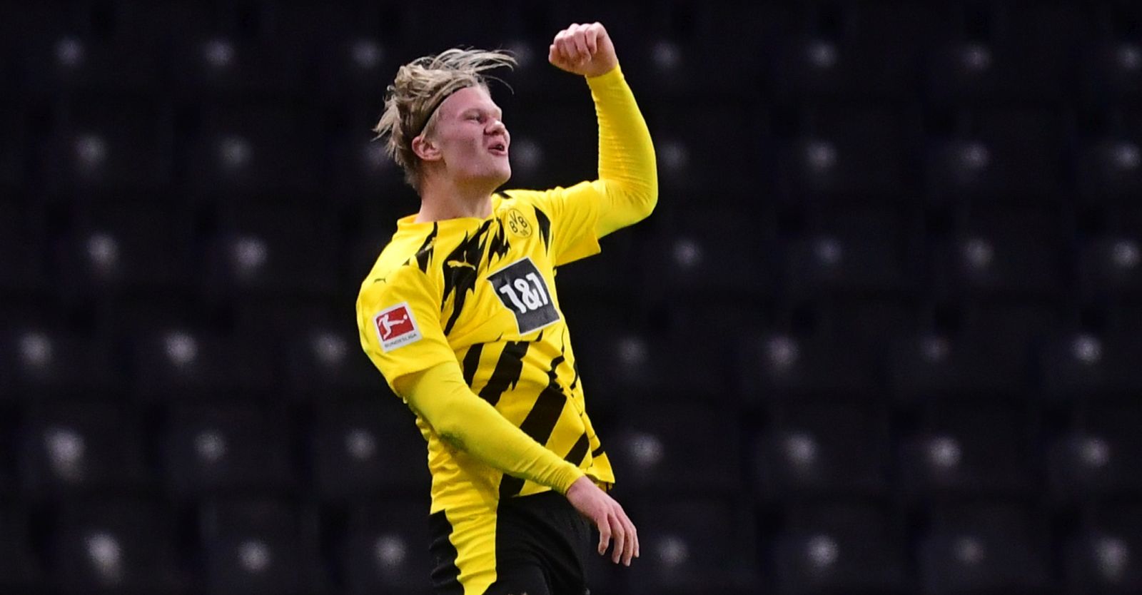 epa08834869 Dortmund's Erling Haaland celebrates his 2-5 goal during the German Bundesliga soccer match between Hertha BSC Berlin and Borussia Dortmund in Berlin, Germany, 21 November 2020.  EPA/CLEMENS BILAN / POOL CONDITIONS - ATTENTION: The DFL regulations prohibit any use of photographs as image sequences and/or quasi-video.