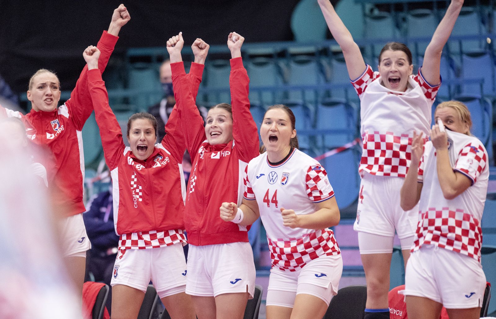 epa08862642 Croatia players celebrate after the EHF EURO 2020 European Women's Handball preliminary round match between Hungary and Croatia at Sydbank Arena in Kolding, Denmark, 04  December 2020.  EPA/BO AMSTRUP  DENMARK OUT
