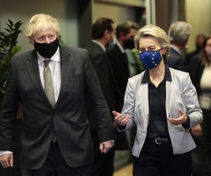 epa08873086 Britain's Prime Minister Boris Johnson (L) is welcomed by European Commission President Ursula von der Leyen (R) prior to  post-Brexit trade deal talks, in Brussels, Belgium, 09 December 2020. A negotiations phase of eleven months that started on 31 January 2020 following the UK's exit from the EU ends on 31 December 2020.  EPA/OLIVIER HOSLET / POOL