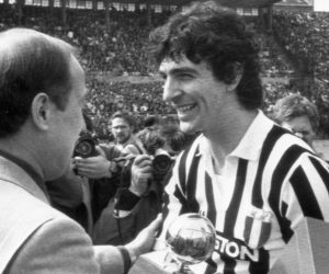 epa08874115 A picture made available on 10 December 2020 shows Juventus player Paolo Rossi (C) receiving Golden Ball (Ballon d'Or) from a France Football journalist, after the match Juventus-Inter, Turin, Italy, 01 May 1983. Paolo Rossi died aged 64 on 09 December 2020. As part of FIFA's 100th anniversary, in 2004 Rossi was named as one of the Top 125 greatest living footballers.  EPA/ANSA