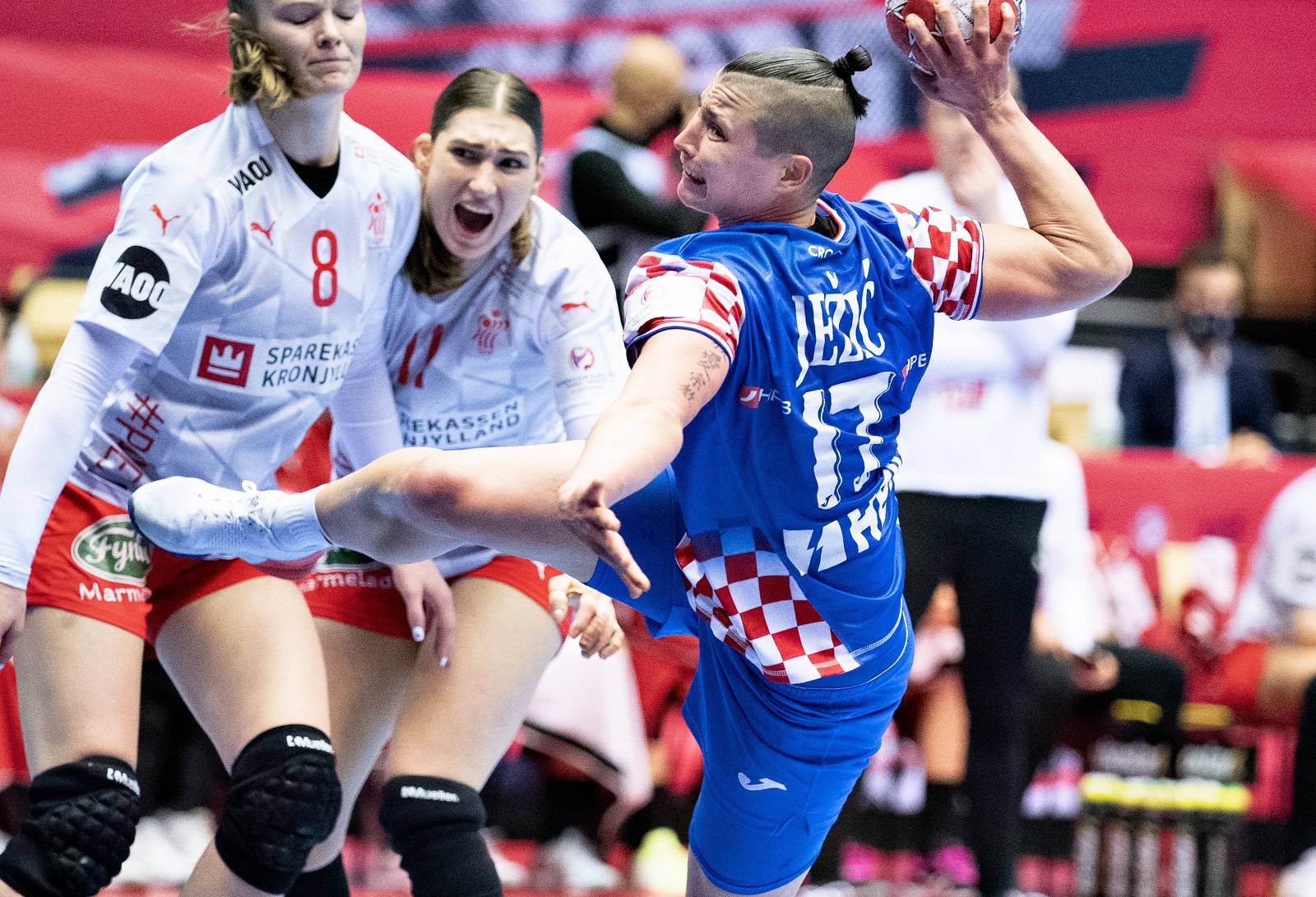 epa08896323 Katarina Jezic of Croatia in action during the bronze medal match between Croatia and Denmark at the EHF Euro 2020 women's European Championships in Herning, Denmark, 20 December 2020.  EPA/HENNING BAGGER  DENMARK OUT