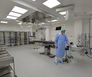 Split, 21.12.2020 - Otvoren operacijski blok Zavoda za traumatologiju i ortopediju, prvi novi nakon
45 godina u KBC-u Split.                                        foto HINA/ Mario STRMOTIC/ ms