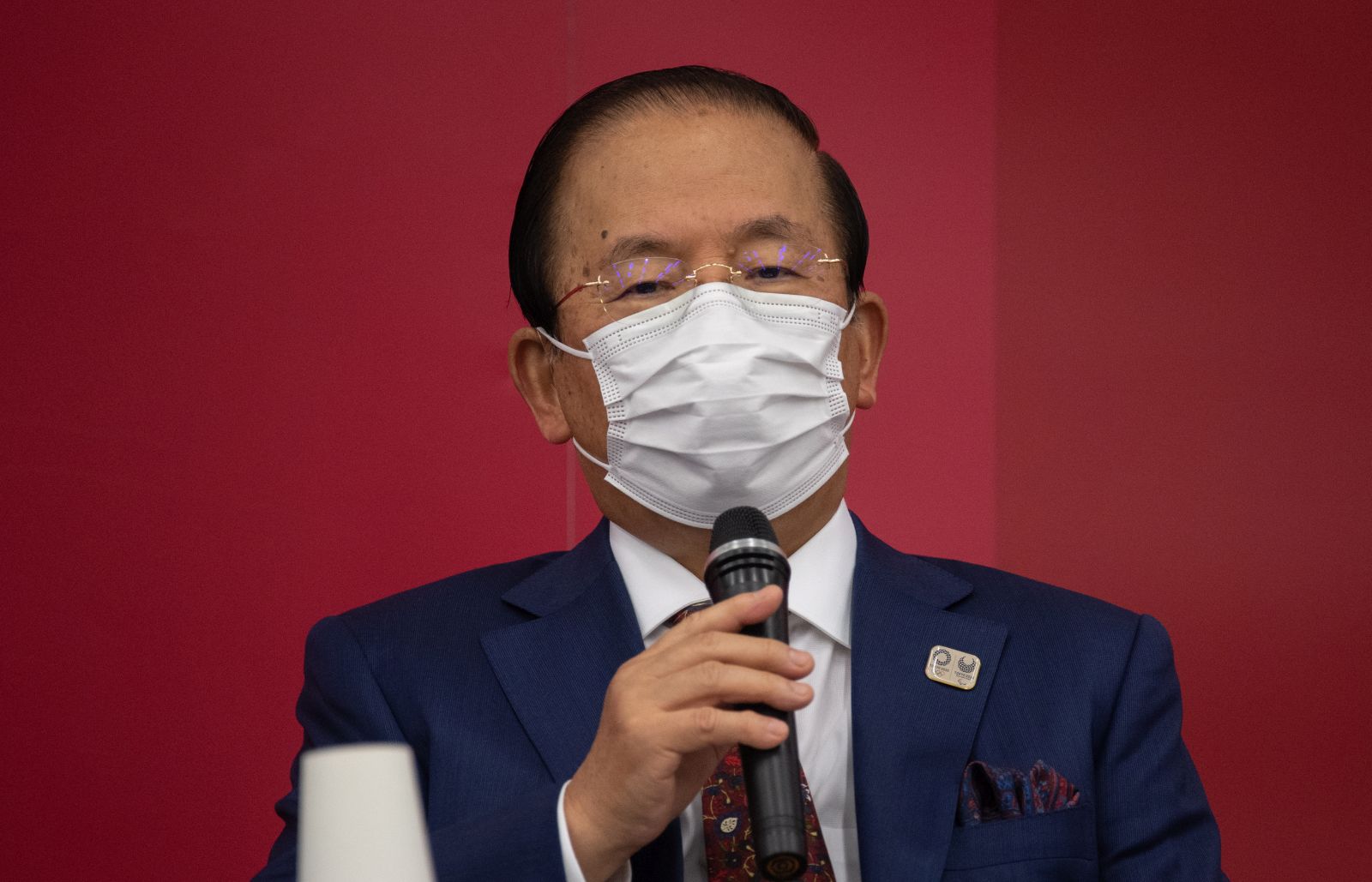 epa08899001 Tokyo 2020 Olympic Games CEO Toshiro Muto wears a face mask as he speaks during a press conference following a Tokyo2020 Olympics Executive Board meeting in Tokyo, Japan, 22 December 2020.  EPA/Carl Court / POOL
