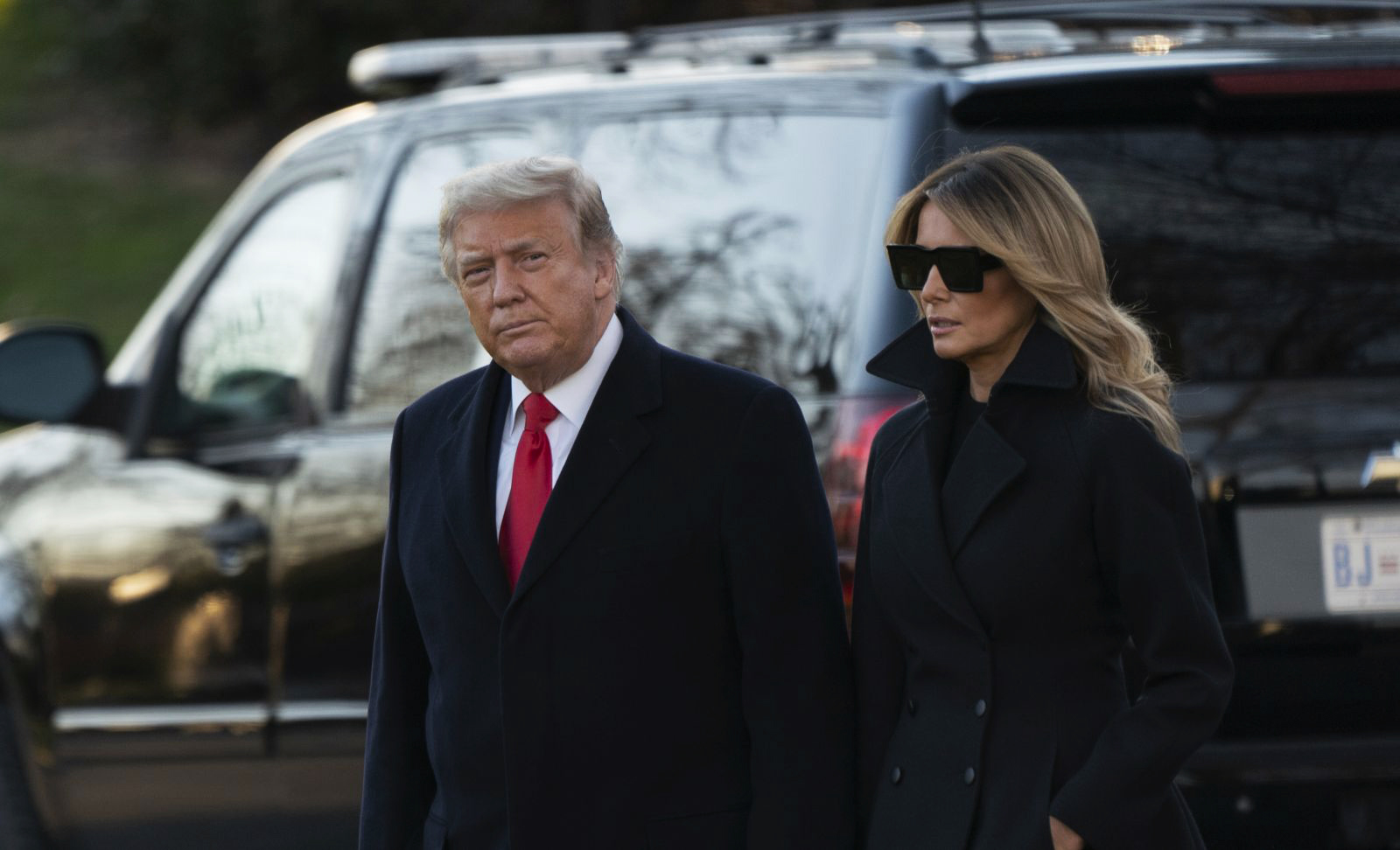 epa08901877 US President Donald J. Trump and First lady Melania Trump (R) depart the White House, in Washington, DC, USA, 23 December 2020, headed out to Mar-a-Lago in Palm Beach, Florida.  EPA/Chris Kleponis / POOL