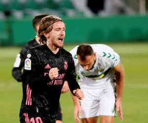 epa08911902 Real Madrid's Croatian Luka Modric celebrates after scoring the opening goal against Elche during their Spanish LaLiga Primera Division soccer match played at the Martinez Valero stadium, in Elche, eastern Spain, on 30 December 2020.  EPA/Ramon