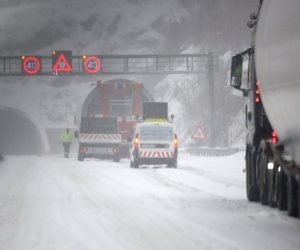 02.12.2020., Zadar - Zbog snijega otezan promet na A1. 

Photo: Marko Dimic/PIXSELL
