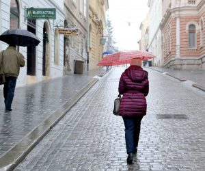 03.12.2020., Zagreb - Nakon jucerasnjeg snijega danas Zagrepcanima probleme radi kisa koje se ledi na tlu. 
Photo: Patrik Macek/PIXSELL