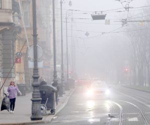 08.12.2020., Zagreb - Nakon jucerasnjeg prekrasnog i toplog dana Zagreb se jutros probudio pod maglom.
Photo: Patrik Macek/PIXSELL