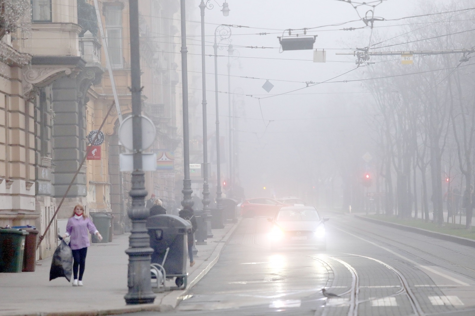 08.12.2020., Zagreb - Nakon jucerasnjeg prekrasnog i toplog dana Zagreb se jutros probudio pod maglom.
Photo: Patrik Macek/PIXSELL