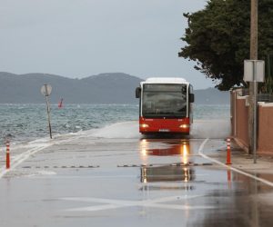 08.12.2020., Zadar- More se izlilo u Zadru zbog plimnog vala.
 Photo: Marko Dimic/PIXSELL
