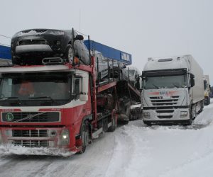 19.02.2009.,Gospic - Snijeg i zimski uvijeti na cestama u Gospicu
Photo Marko Culjat/Vecernji list