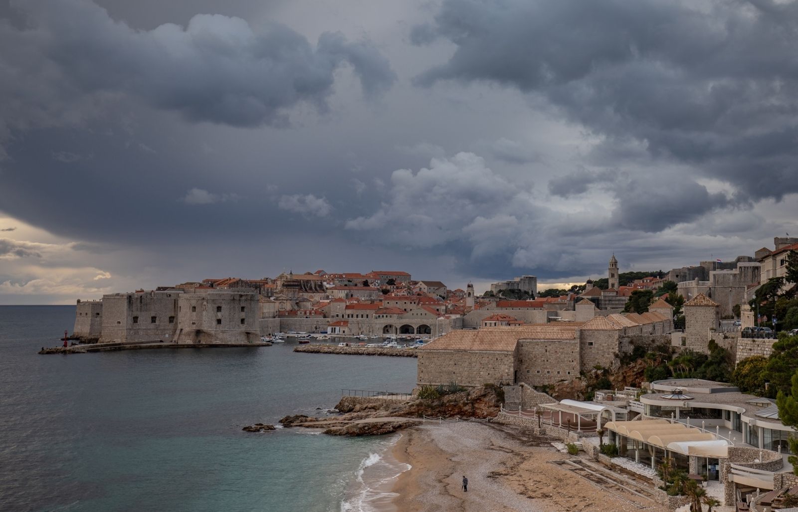 12.12.2020., Ploce, Dubrovnik - Kisni oblaci nad Dubrovnikom.
Photo: Grgo Jelavic/PIXSELL